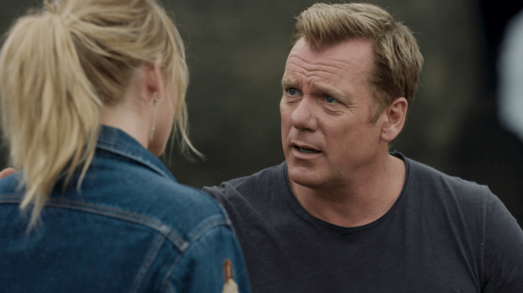 800 Words Trailer image