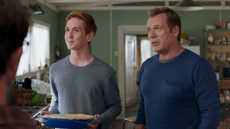 800 Words Trailer image