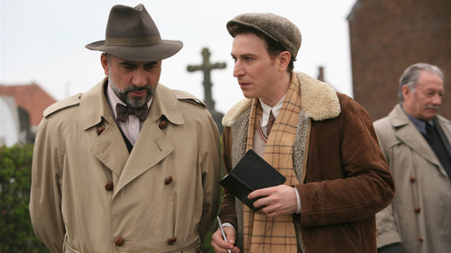 Les Petits Meurtres D Agatha Christie Series 1 Le Chat Et Les Souris The Cat And The Mice Based On Cat Among The Pigeons