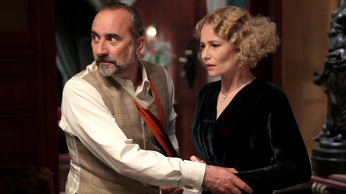 Les Petits Meurtres D Agatha Christie Series 1 Le Chat Et Les Souris The Cat And The Mice Based On Cat Among The Pigeons