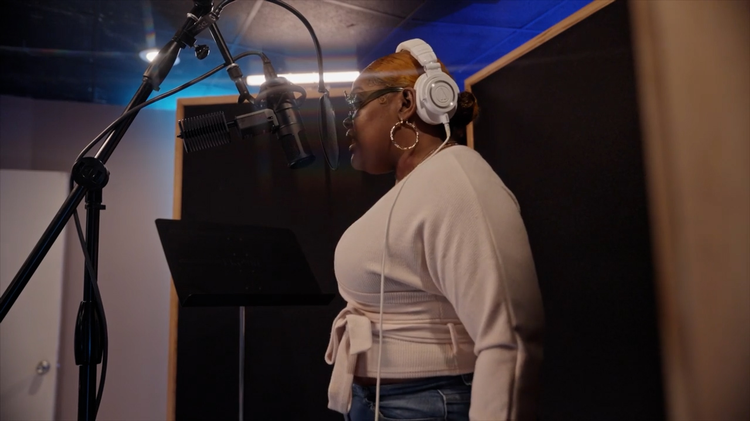 Deb's House Season 2 TRAILER image